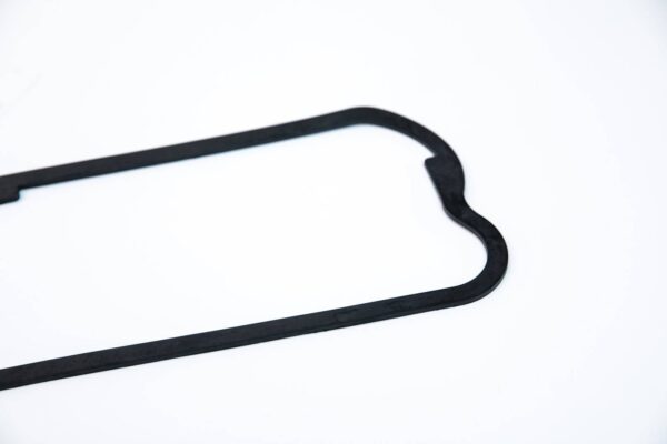 Oil-resistant and aging-resistant engine hood gasket - Imagen 3