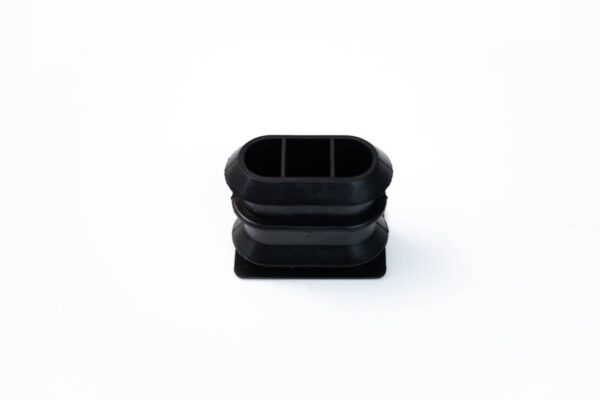 Three-piece square rubber hose for threading